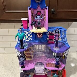 Disney Vampirina Manison Playset with Figures and a bonus winter hat!
